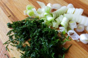 Aperitiv lalele din rosii umplute cu branza
