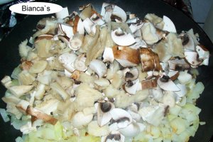Ciuperci cu mamaliguta la cuptor