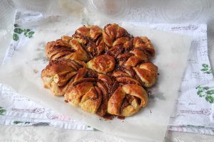 Desert cozonac floare cu nutella