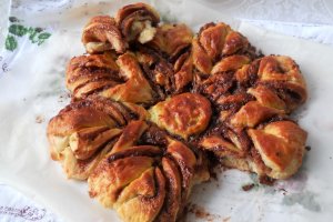 Desert cozonac floare cu nutella