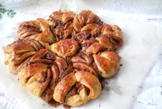 Desert cozonac floare cu nutella