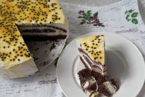Desert tort cu mango si jeleu de rodii