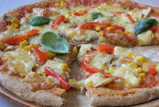 Pizza cu blat din faina integrala si legume