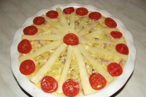 Aperitiv placinta cu cartofi si altele