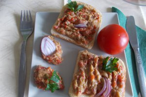 Salata de vinete si ardei capia