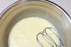 Desert cupcakes cu crema de lamaie si ganache de ciocolata in trei culori