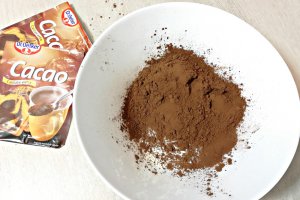 Desert cupcakes cu crema de lamaie si ganache de ciocolata in trei culori