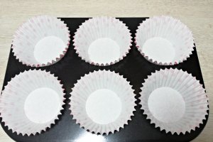 Desert cupcakes cu crema de lamaie si ganache de ciocolata in trei culori