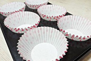 Desert cupcakes cu crema de lamaie si ganache de ciocolata in trei culori