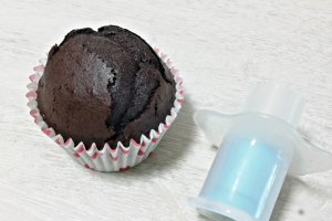 Desert cupcakes cu crema de lamaie si ganache de ciocolata in trei culori