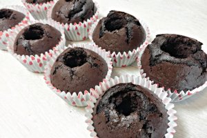 Desert cupcakes cu crema de lamaie si ganache de ciocolata in trei culori