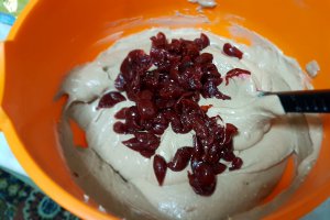 Desert cheesecake cu ciocolata si visine