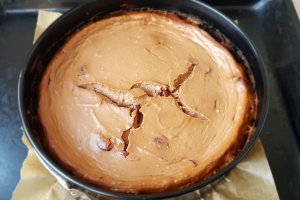 Desert cheesecake cu ciocolata si visine
