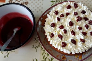 Desert cheesecake cu ciocolata si visine
