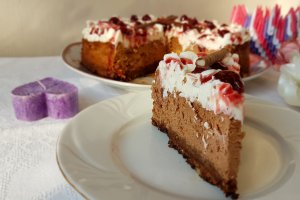Desert cheesecake cu ciocolata si visine