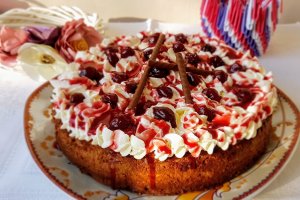 Desert cheesecake cu ciocolata si visine