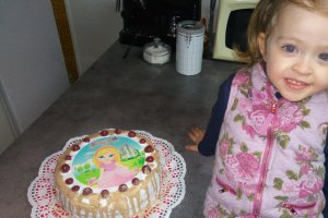 Desert tort Sofia cu frisca si cirese din compot