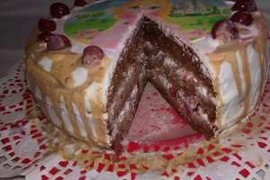 Desert tort Sofia cu frisca si cirese din compot