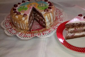 Desert tort Sofia cu frisca si cirese din compot
