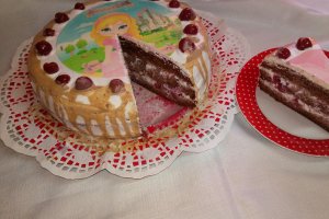 Desert tort Sofia cu frisca si cirese din compot