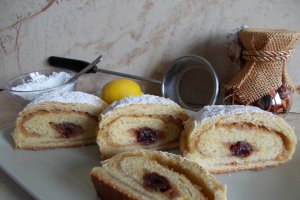 Desert strudel de post, cu mere, stafide si visine