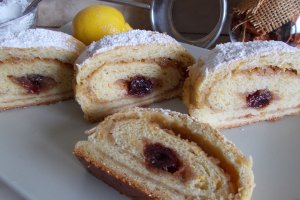 Desert strudel de post, cu mere, stafide si visine