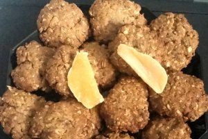 Desert biscuiti cu fulgi de ovaz si mango uscat