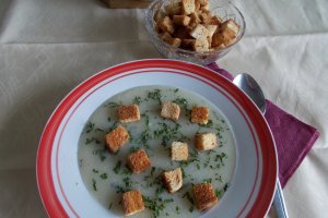 Supa crema de conopida, cu crutoane