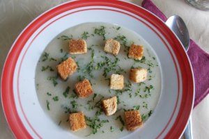Supa crema de conopida, cu crutoane