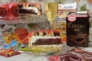 Desert tort cu crema de branza si jeleu de visine