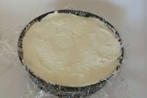 Desert tort cu crema de branza si jeleu de visine