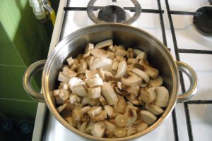 Spaghete cu ciuperci, in sos alb