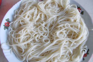 Spaghete cu ciuperci, in sos alb
