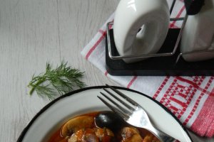 Tocanita de post cu ciuperci, arpagic si masline