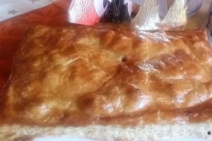 Desert placinta cu banane si crema de migdale