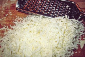 Aperitiv budinca cu pui, ciuperci si legume