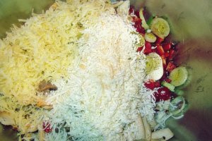 Aperitiv budinca cu pui, ciuperci si legume