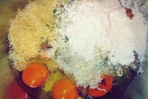 Aperitiv budinca cu pui, ciuperci si legume