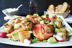 Salata cu ciuperci si avocado