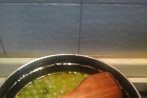 Piept de porc la cuptor cu mazare verde