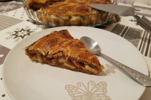 Desert cinnamon swirl apple pie sau Placinta cu mere si rulouri cu scortisoara