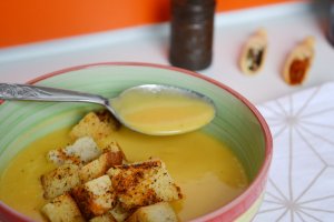 Supa crema de morcovi cu sofran