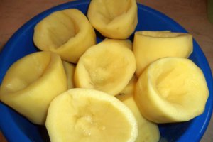 Cartofi umpluti cu carne tocata