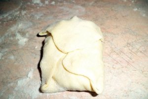 Aperitiv pateuri cu branza si rubarba