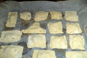 Aperitiv pateuri cu branza si rubarba