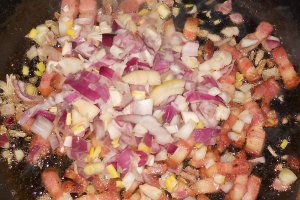 Spaghete cu bacon si ardei