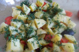 Salata de post, din cartofi si macrou afumat