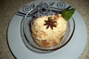 Desert crema de zahar ars cu piersici si kiwi