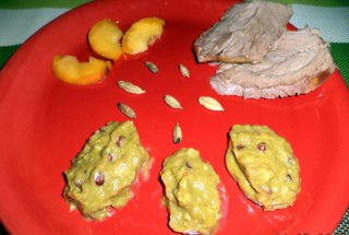 Pulpa de curcan cu piure de piersici