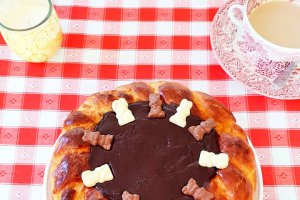 Desert pasca cu crema de ciocolata cu rom